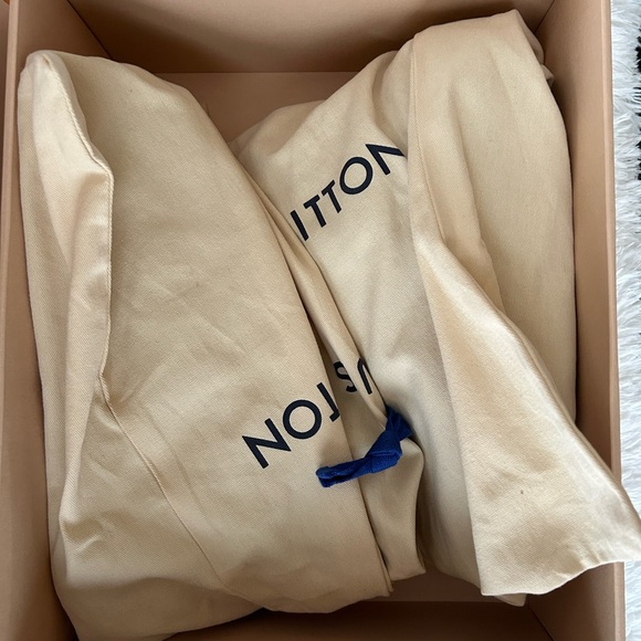 LV Archlight Sneakers size 41.0 - Picture 11 of 12